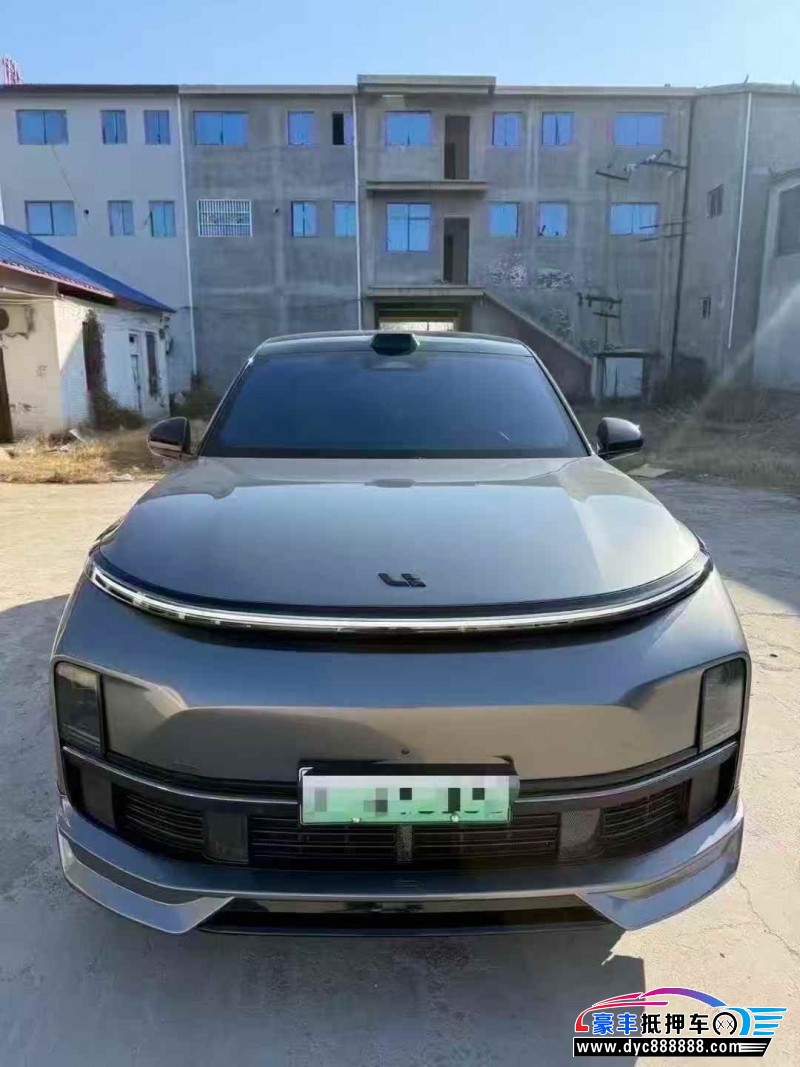 抵押车出售24年理想L9轿车