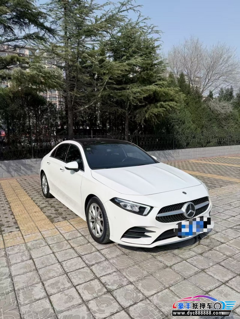 21年奔驰A轿车抵押车出售