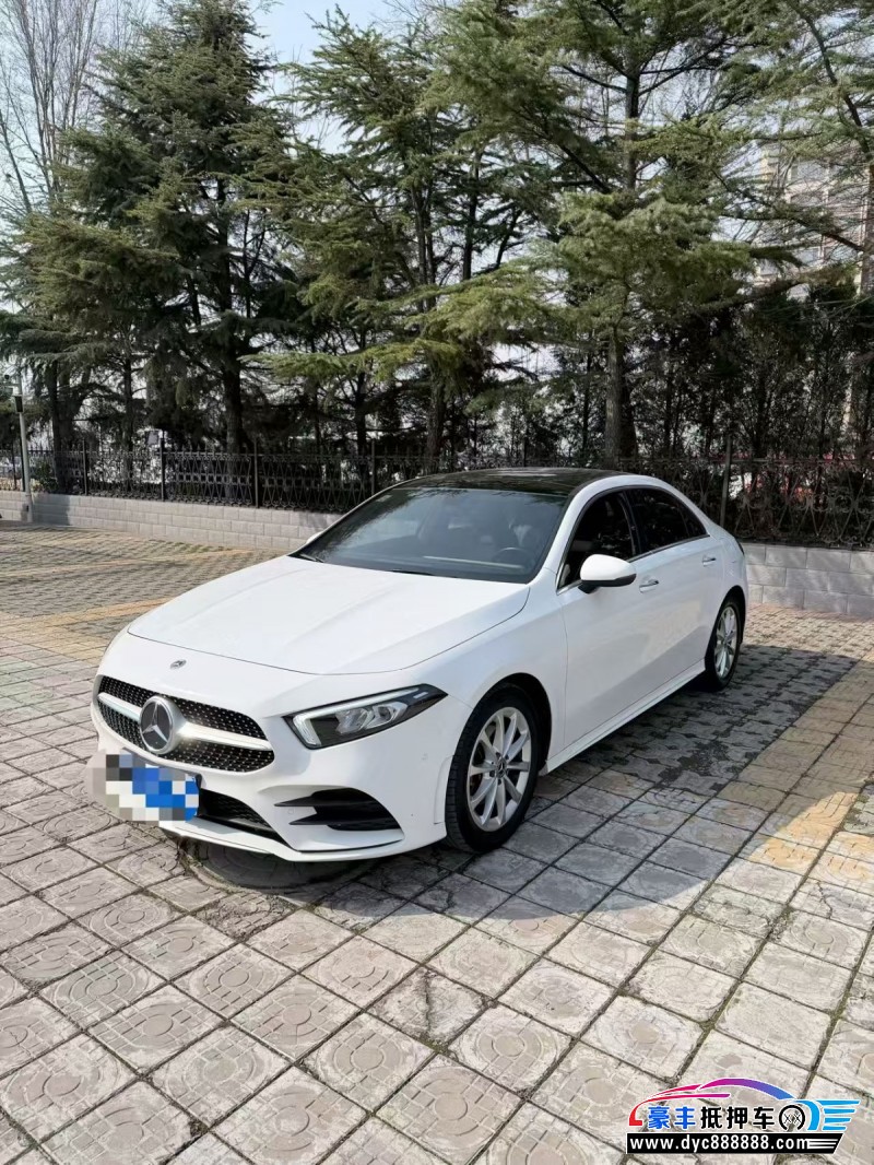 21年奔驰A轿车抵押车出售