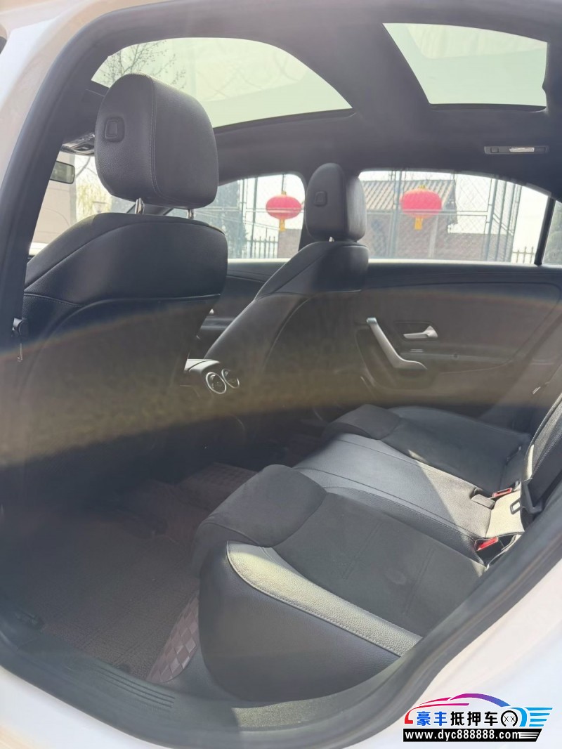 21年奔驰A轿车抵押车出售