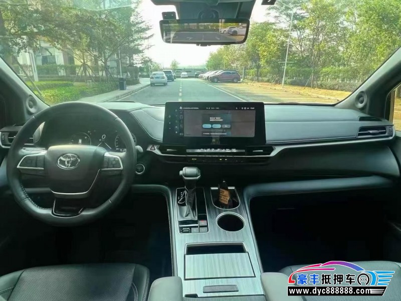 24年丰田塞纳轿车抵押车出售