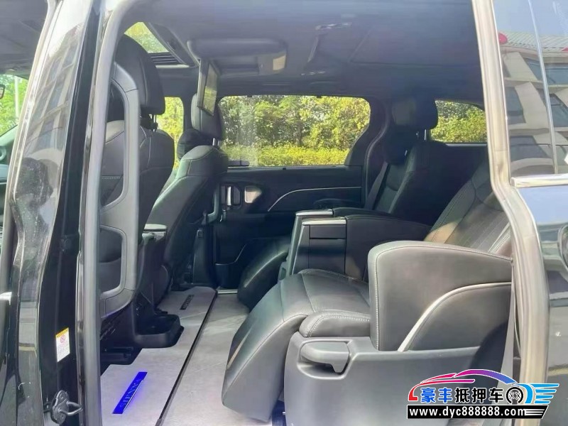 24年丰田塞纳轿车抵押车出售