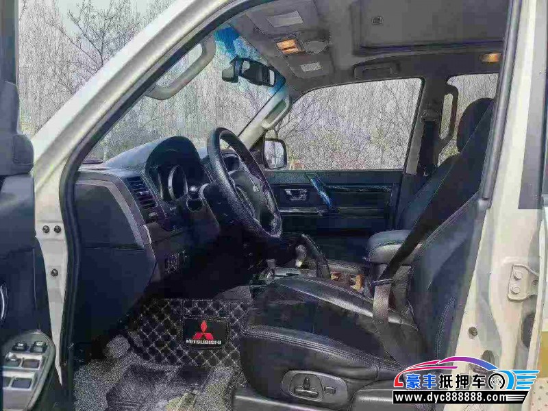 19年三菱帕杰罗轿车抵押车出售