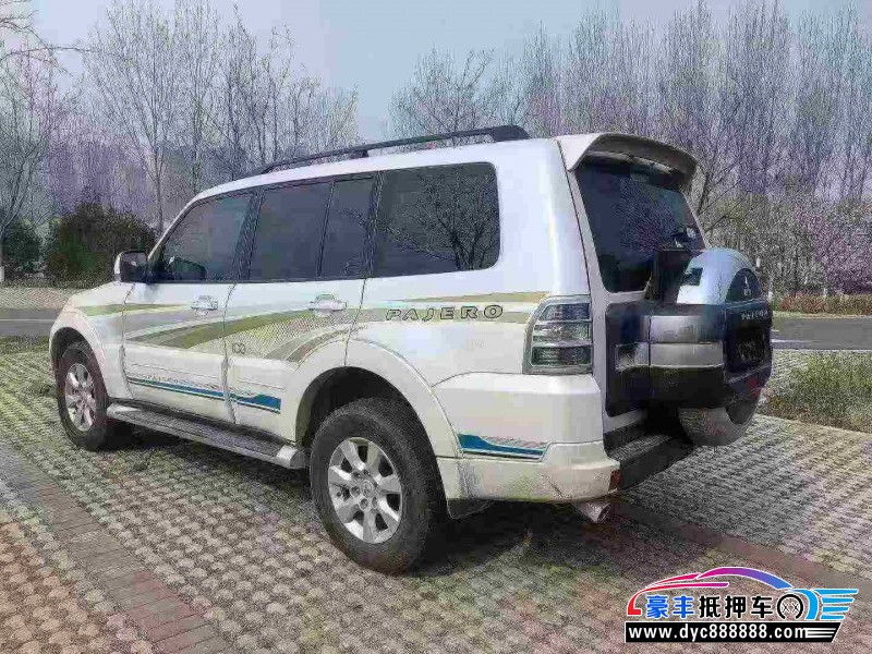 19年三菱帕杰罗轿车抵押车出售