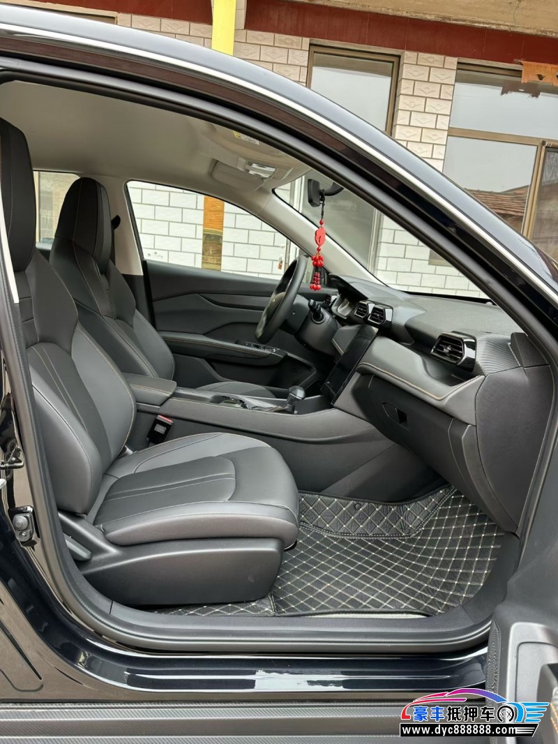 25年东风风神奕炫轿车抵押车出售