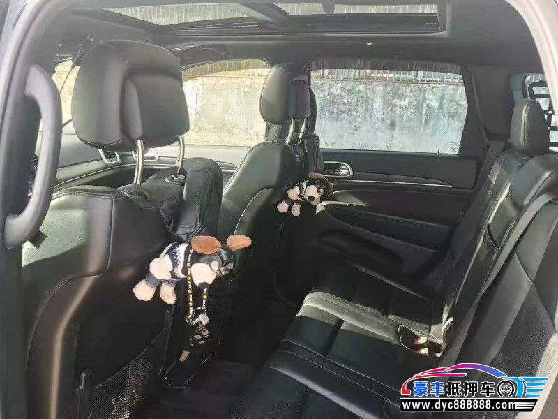 21年Jeep大切诺基轿车抵押车出售