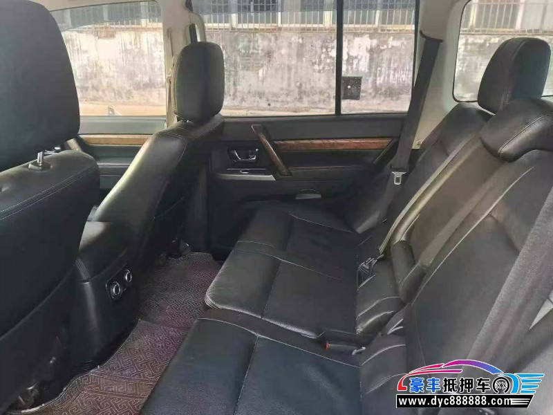 20年三菱帕杰罗轿车抵押车出售