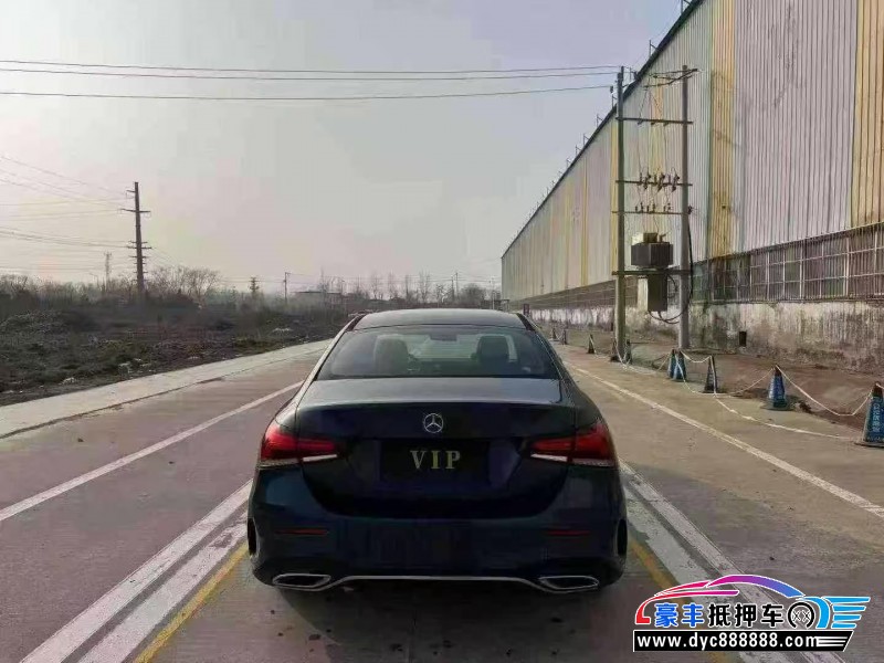 19年奔驰A轿车抵押车出售