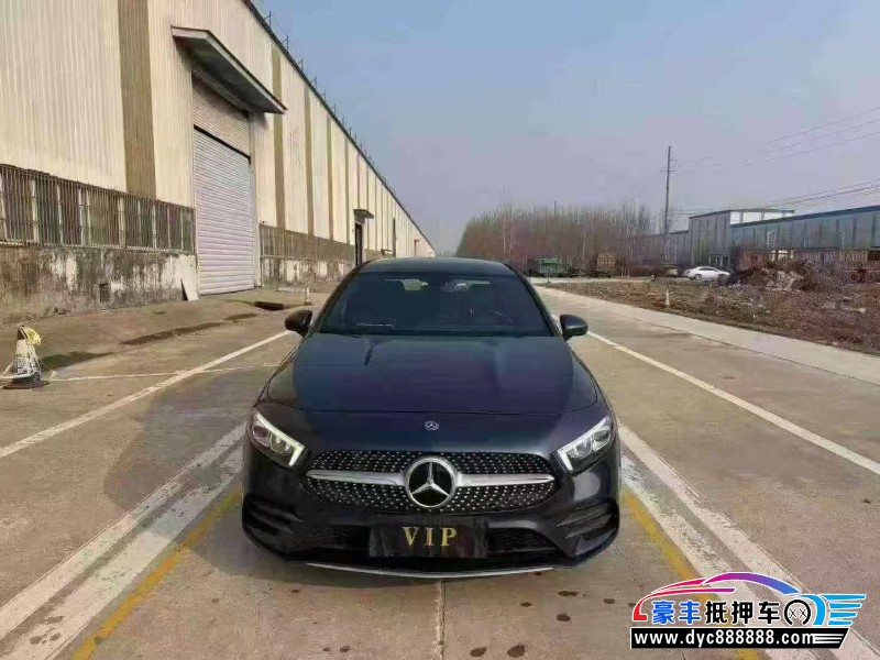 19年奔驰A轿车抵押车出售