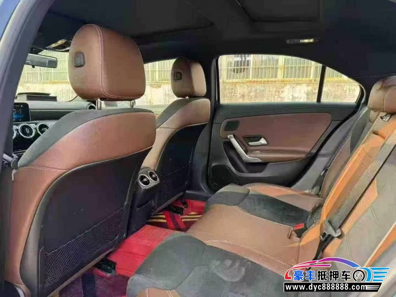 19年奔驰A轿车抵押车出售