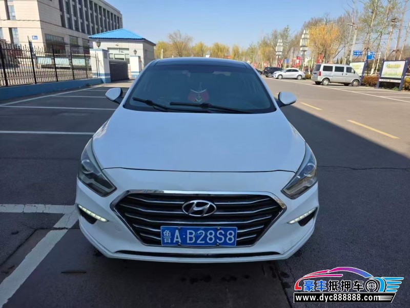 抵押车出售17年现代名图轿车