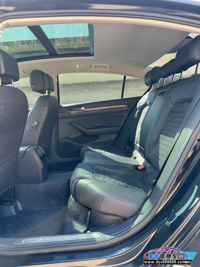 17年大众迈腾轿车抵押车出售