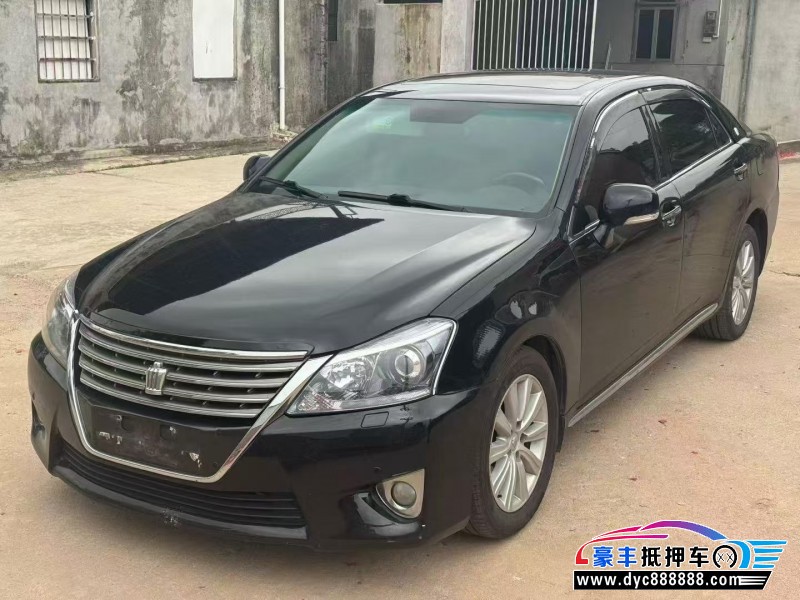 12年丰田皇冠轿车抵押车出售