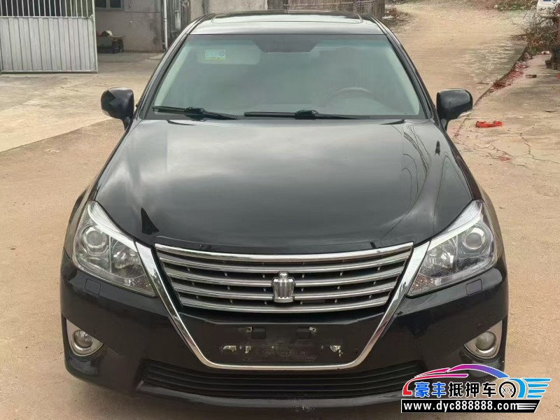 抵押车出售12年丰田皇冠轿车