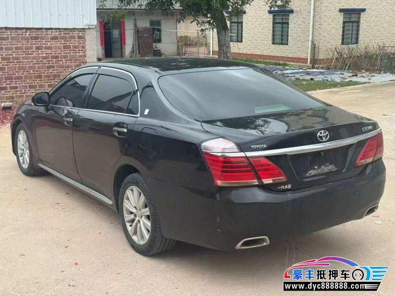 12年丰田皇冠轿车抵押车出售