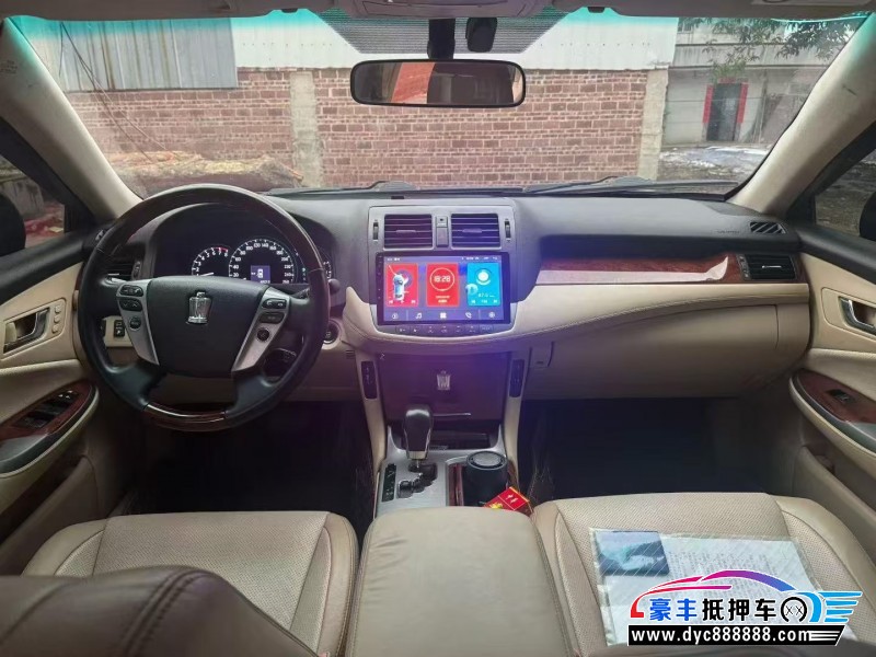 12年丰田皇冠轿车抵押车出售