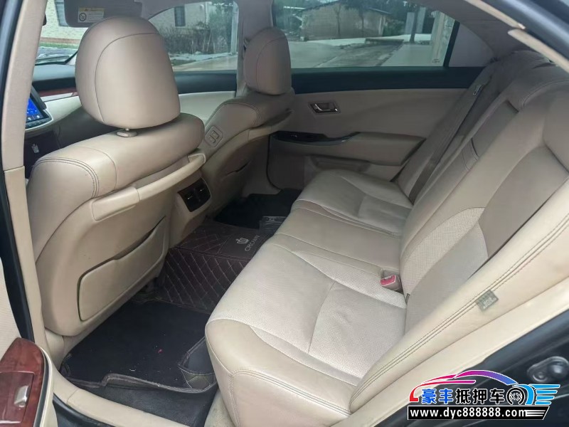 12年丰田皇冠轿车抵押车出售