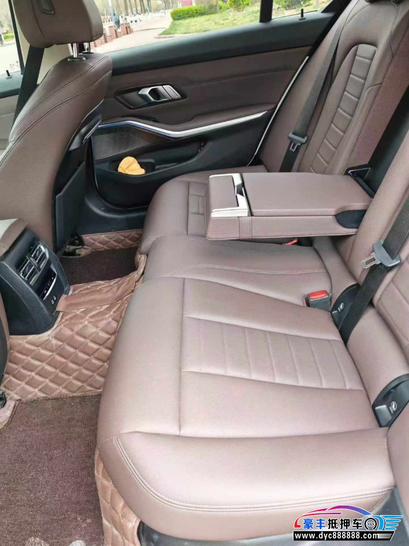 21年宝马3系轿车抵押车出售