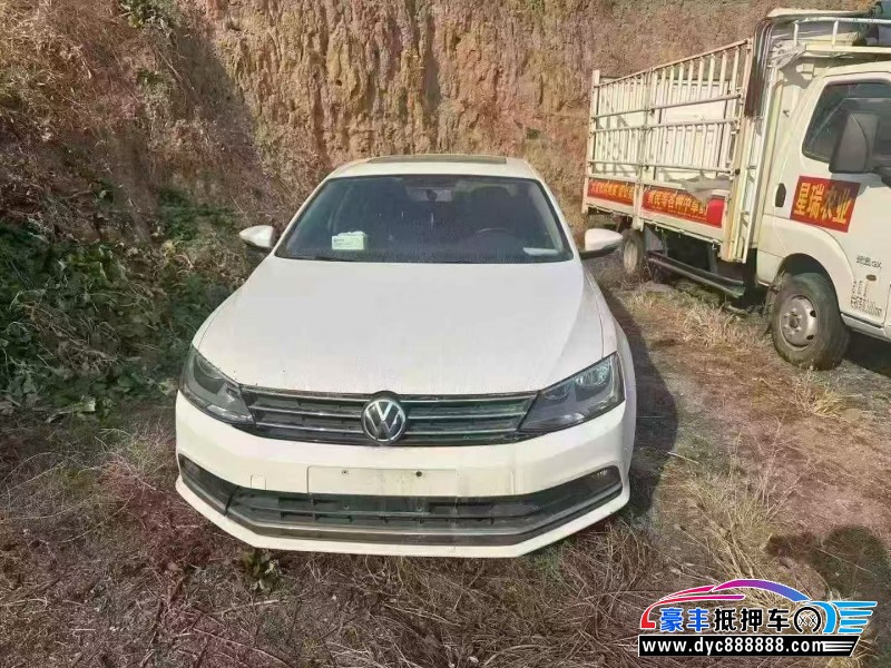 抵押车出售17年大众速腾轿车