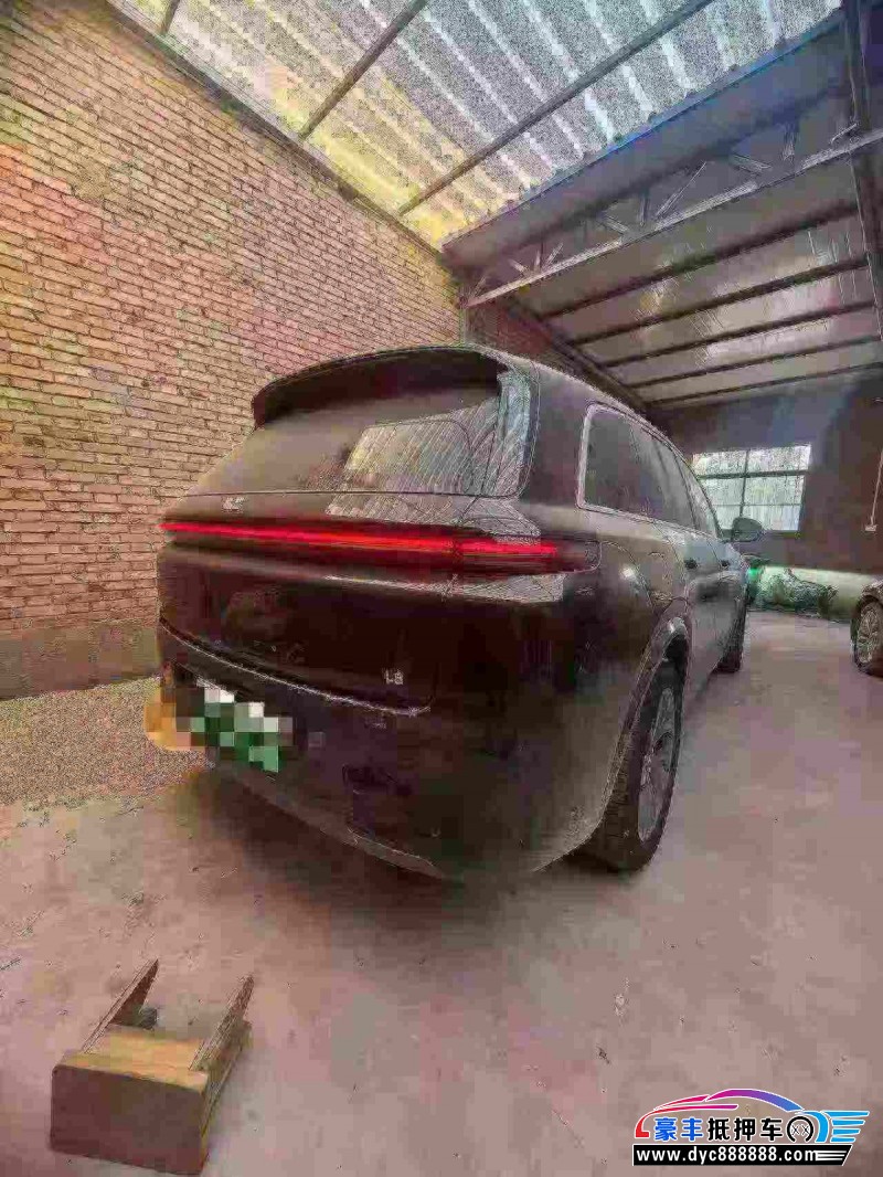 24年理想L8轿车抵押车出售