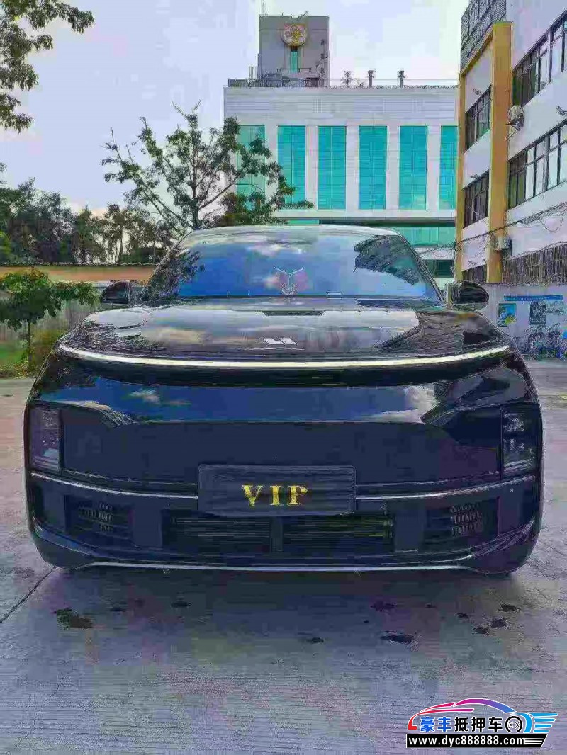 抵押车出售25年理想L8轿车