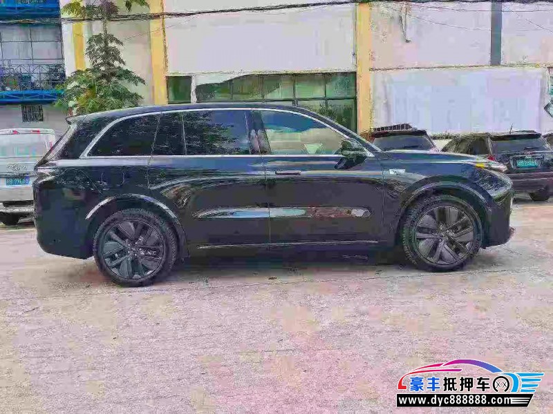 25年理想L8轿车抵押车出售