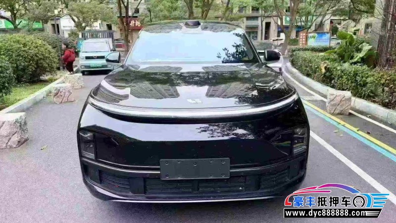 抵押车出售24年理想L8轿车