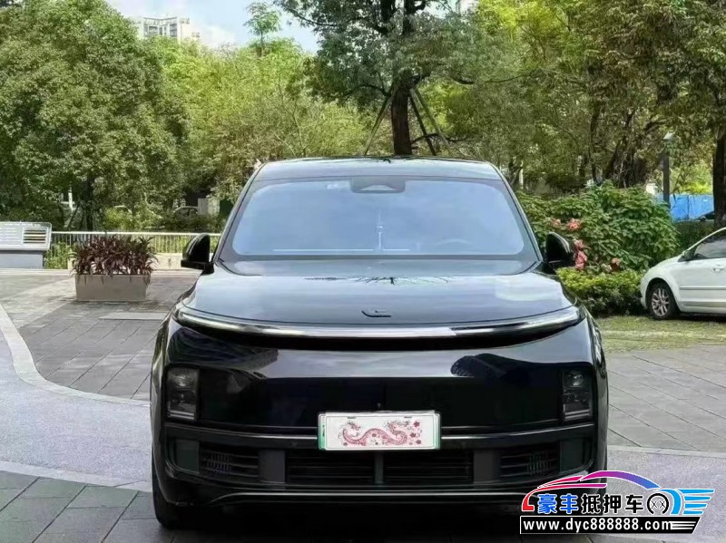 抵押车出售23年理想L8轿车