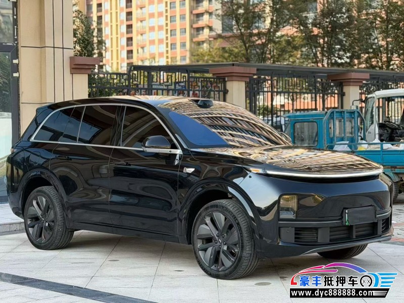 25年理想L8轿车抵押车出售