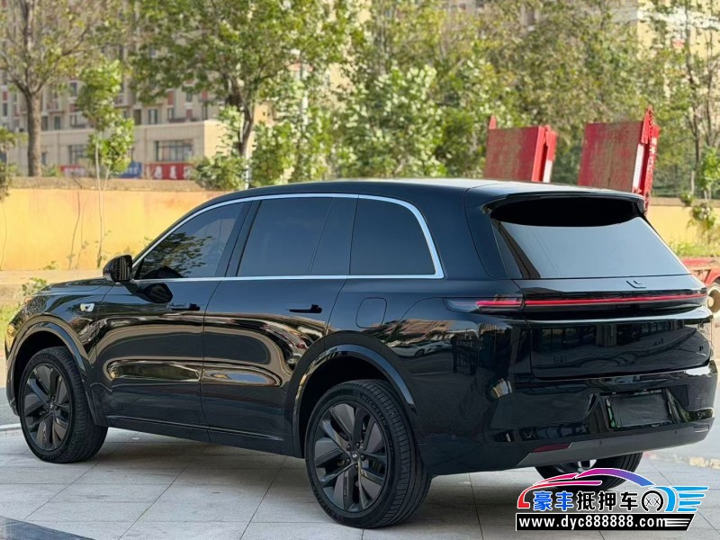 25年理想L8轿车抵押车出售