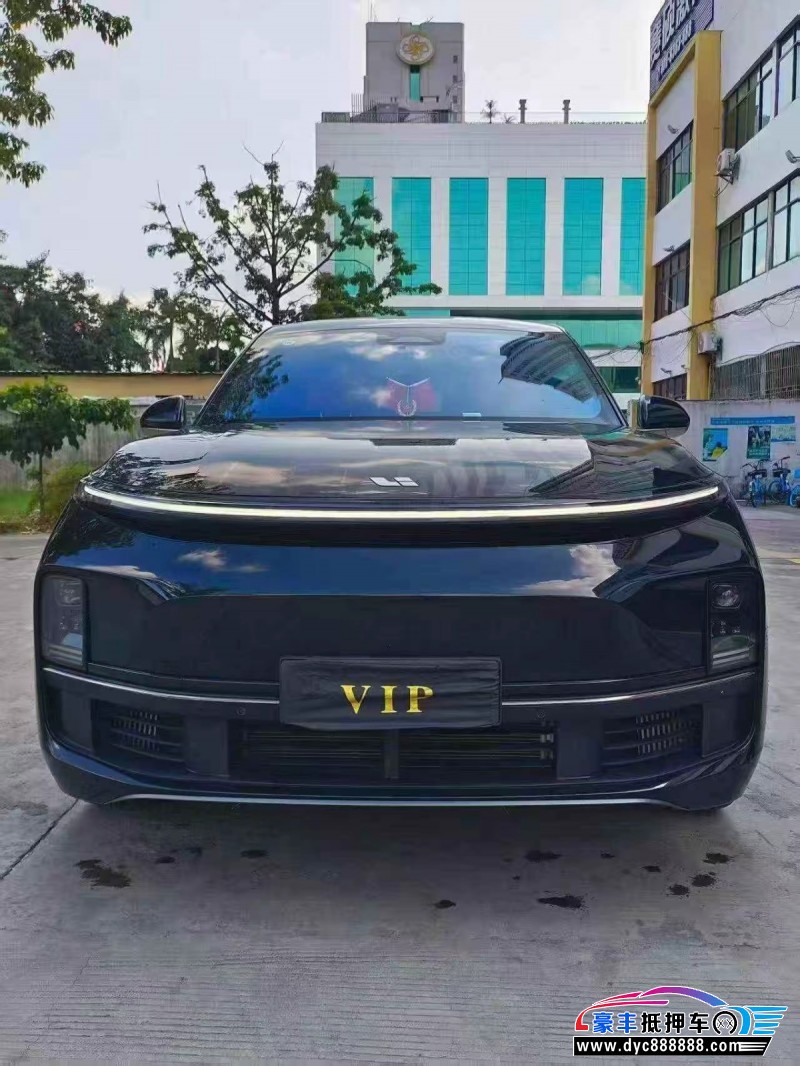 抵押车出售25年理想L8轿车