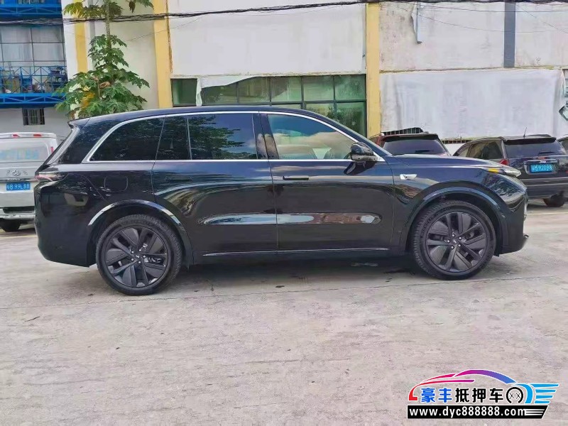 25年理想L8轿车抵押车出售