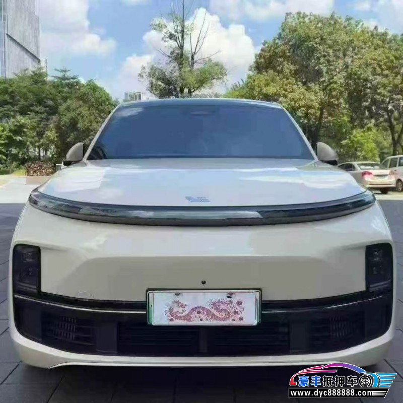 抵押车出售23年理想L8轿车