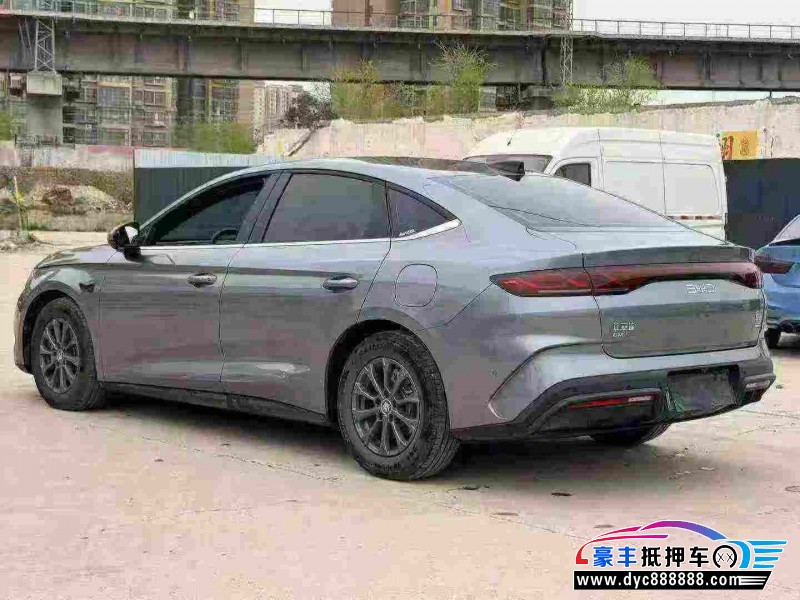25年比亚迪秦轿车抵押车出售