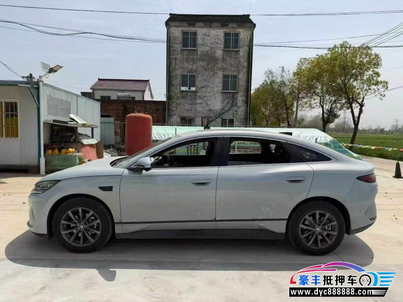 25年比亚迪秦轿车抵押车出售