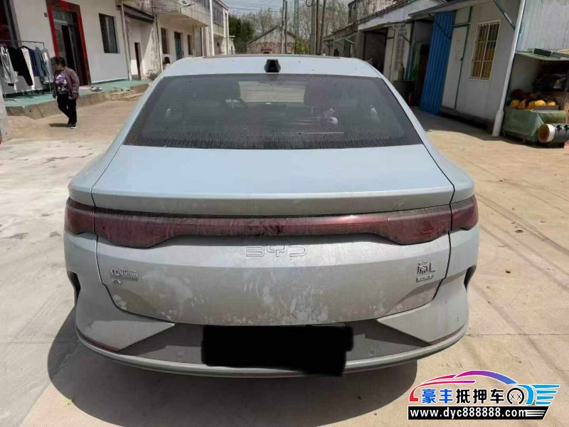 25年比亚迪秦轿车抵押车出售