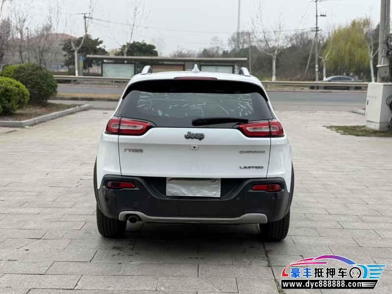 18年Jeep自由光轿车抵押车出售