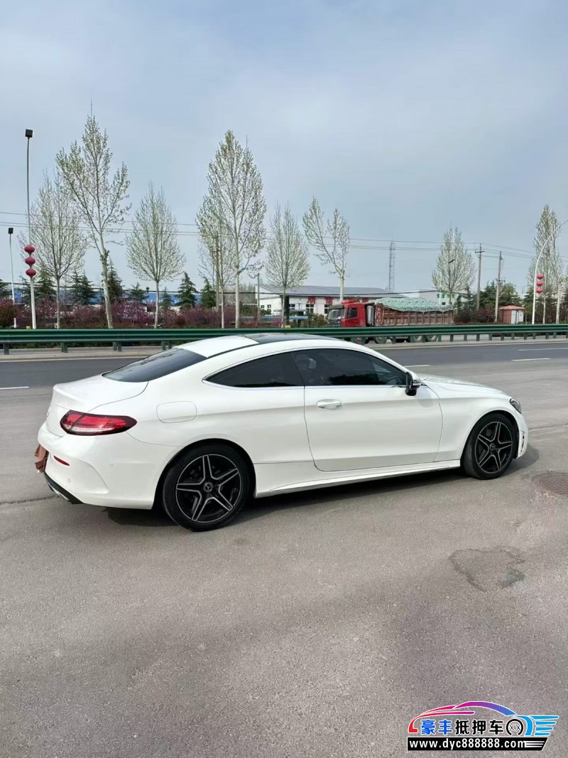 21年奔驰C轿车抵押车出售