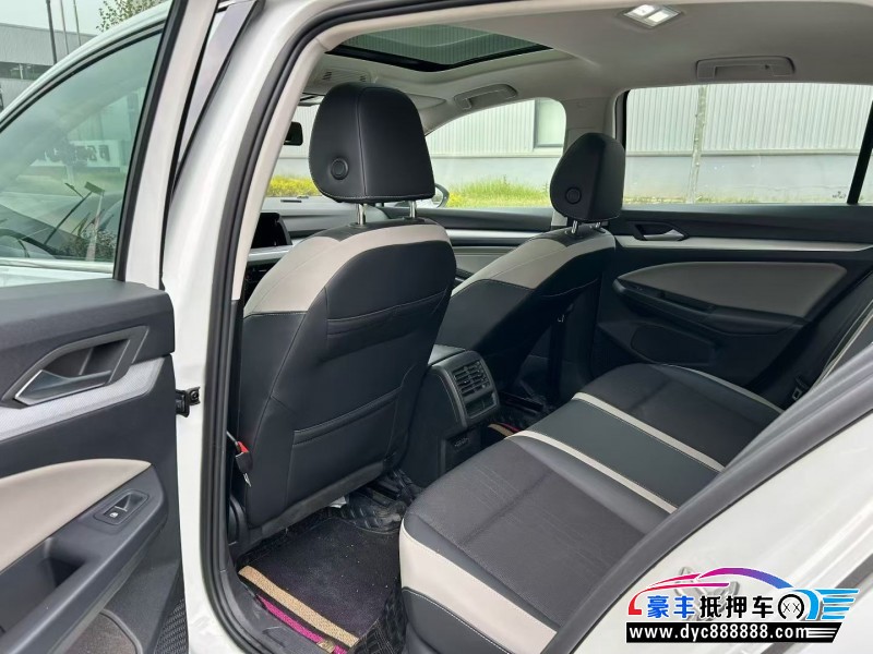 21年大众高尔夫轿车抵押车出售