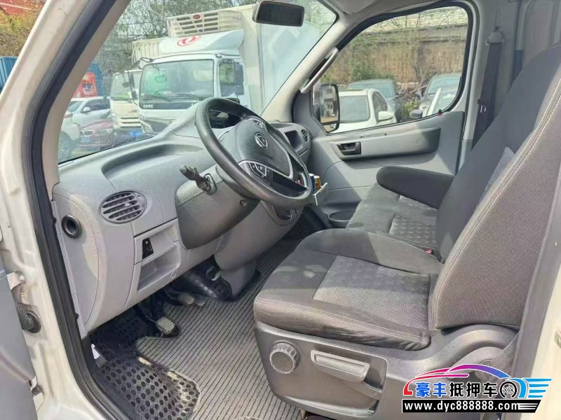 21年上汽大通V80轿车抵押车出售