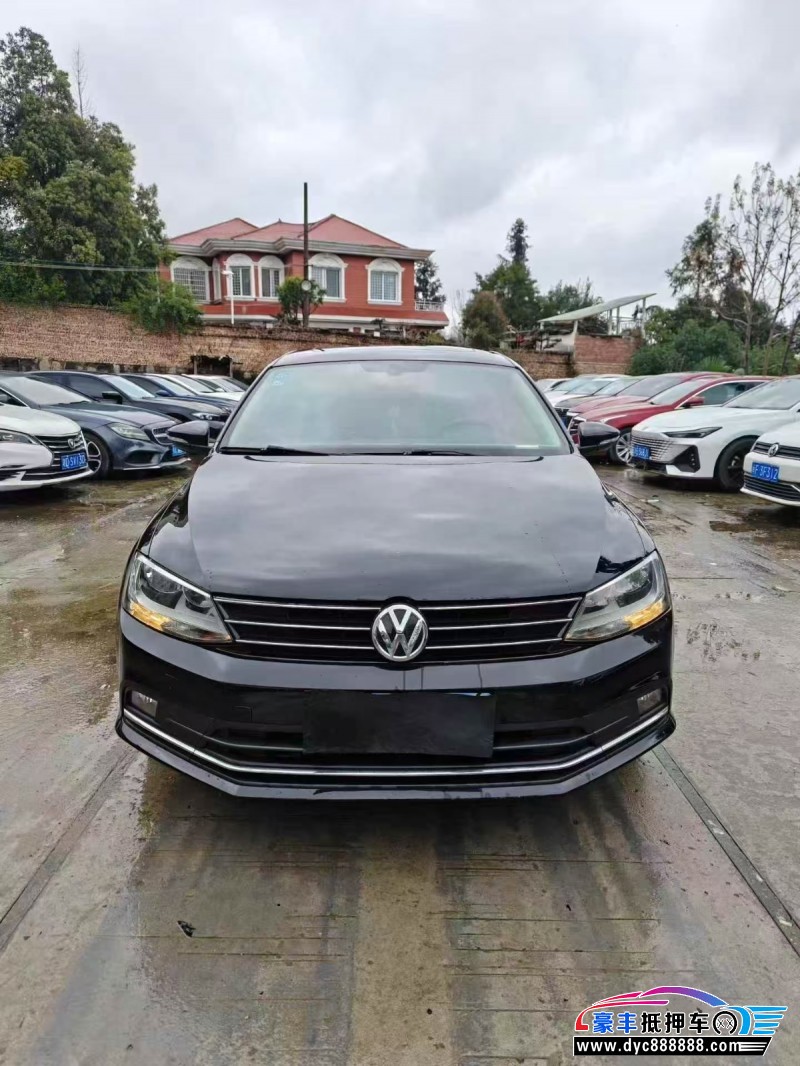 抵押车出售17年大众速腾轿车