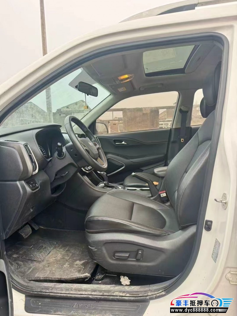 19年现代ix35轿车抵押车出售