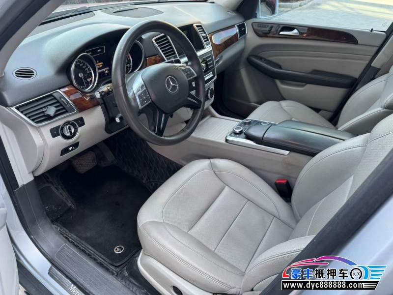 13年奔驰ML轿车抵押车出售