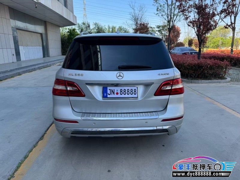 13年奔驰ML轿车抵押车出售