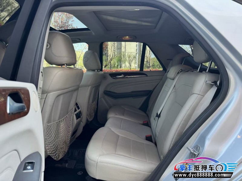 13年奔驰ML轿车抵押车出售