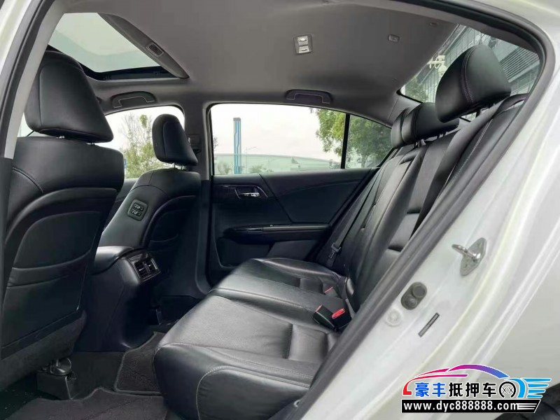 13年本田雅阁轿车抵押车出售