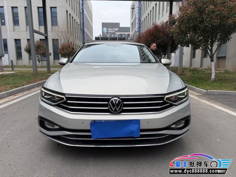 抵押车出售21年大众迈腾轿车