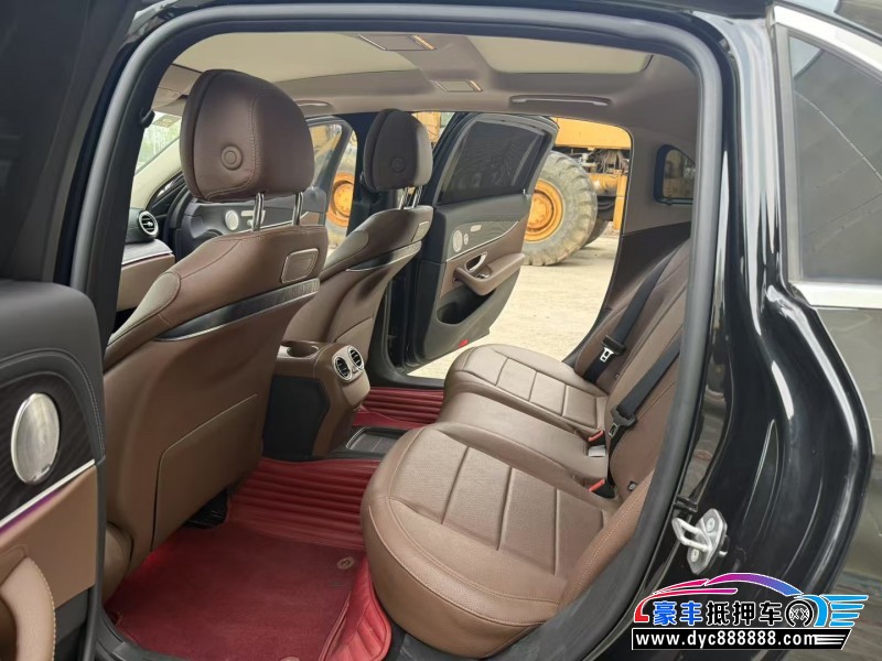 17年奔驰E轿车抵押车出售