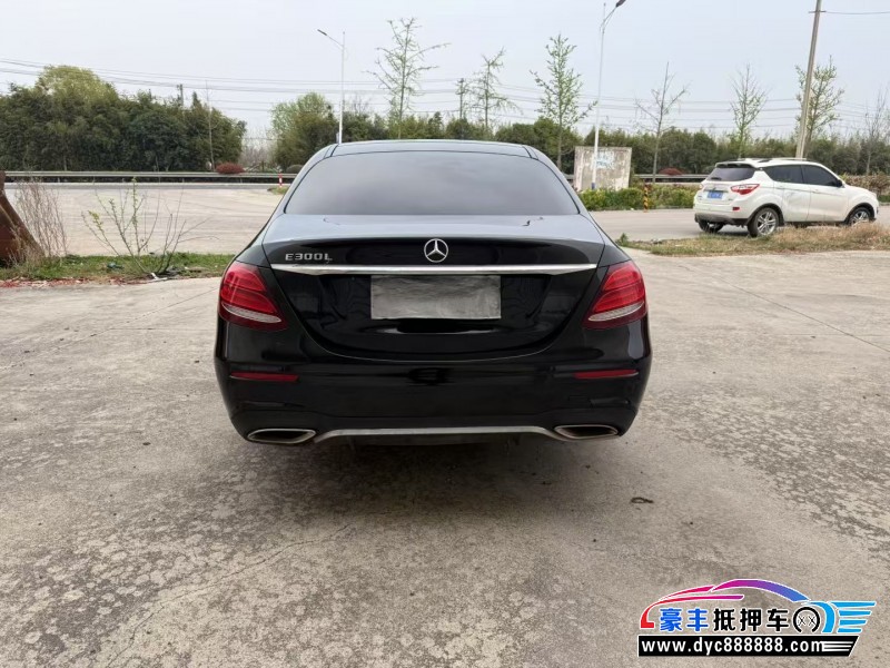 17年奔驰E轿车抵押车出售