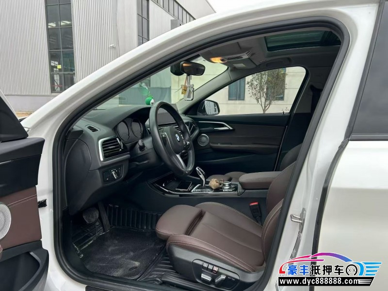 23年宝马1系轿车抵押车出售